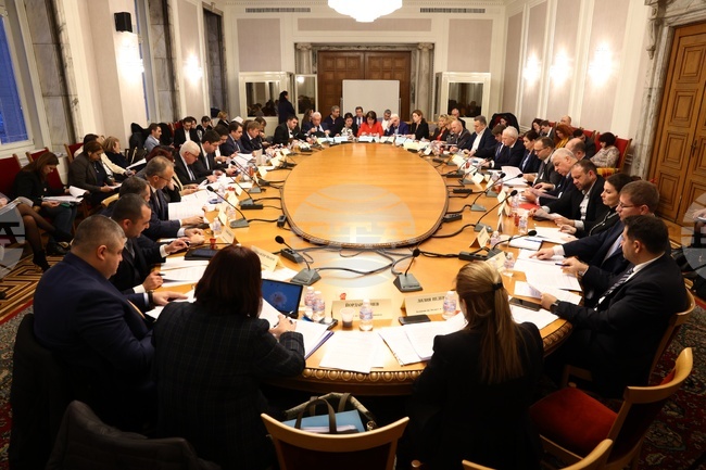 Парламент - Комисия по бюджет и финанси - заседание