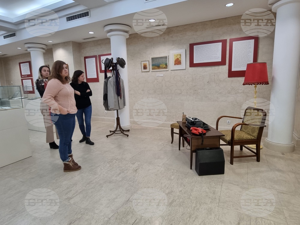 Изложба, посветена на Драган Тенев, бе открита в Музея за история на София