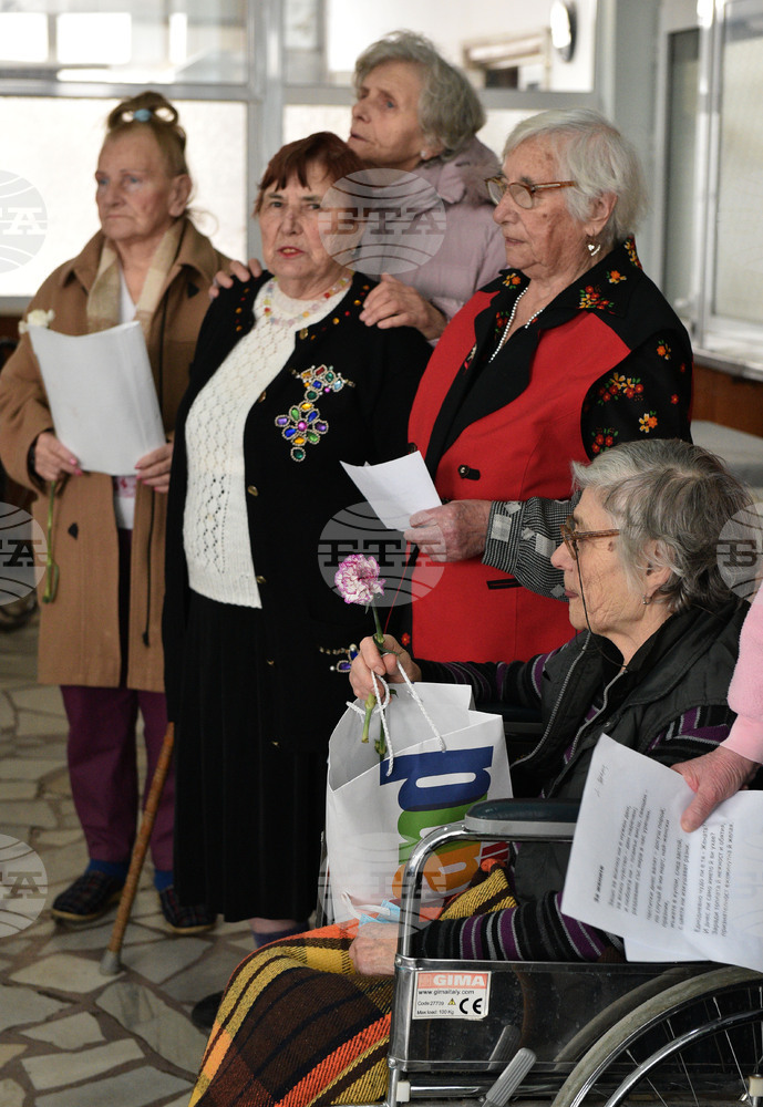 Social Policy Minister Lazarov Thanks Older Bulgarians for Preserving Traditions with Resolve