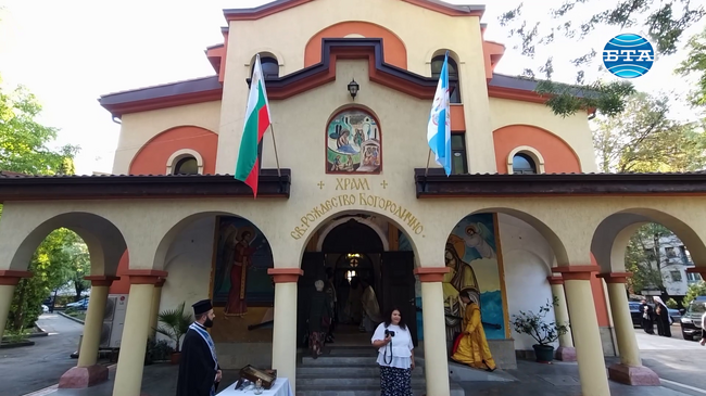 Патриарх Даниил отслужи света литургия за празника Рождество Богородично