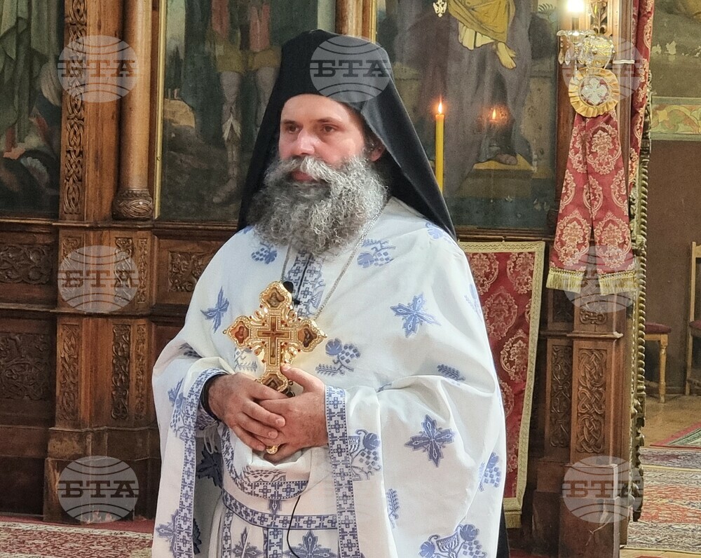 Нека имаме силата на духа на Божията майка, каза архимандрит Самуил в катедрален храм „Св. вмчк Димитър Солунски“ във Видин