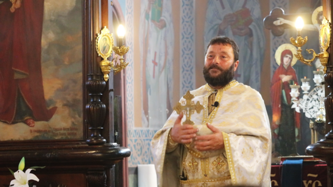 Човек не трябва да се отказва от своите мечти, не трябва да се отчайва, каза отец Емануил в храм "Света Троица" в Добрич
