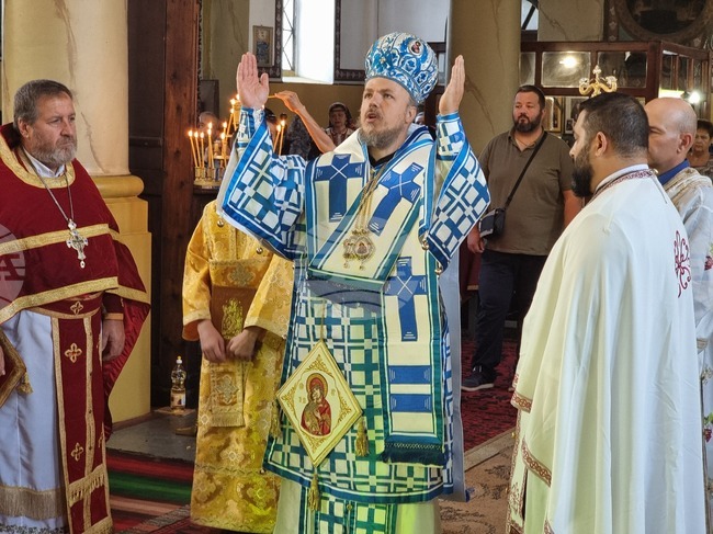 Бяла - храм "Свети Георги" - литургия