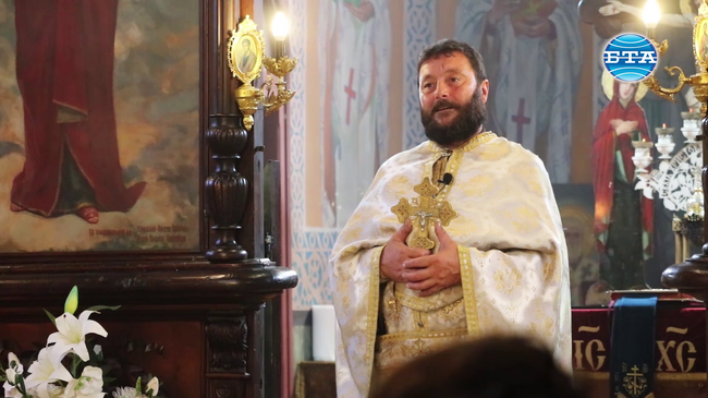 Човек не трябва да се отказва от своите мечти, не трябва да се отчайва, каза отец Емануил в храм "Света Троица" в Добрич