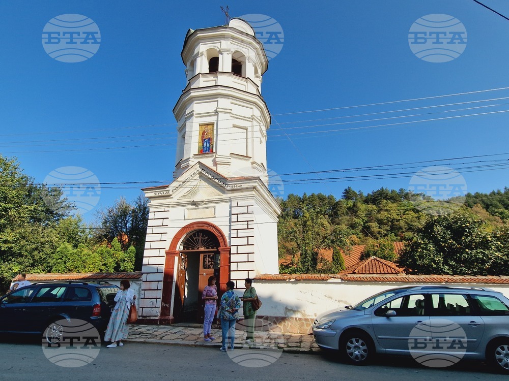 Иконата на Света Богородица е поставена на камбанарията в църквата „Рождество Богородично“ за храмовия празник и празник на град Берковица