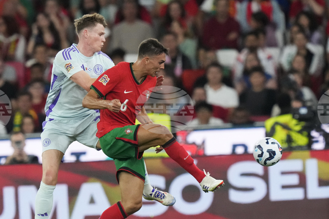 Отборът на Португалия никога не е бил по-обединен, смята халфът Жоао Палиня