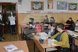 Хасково - ученици - бежанци - помощи