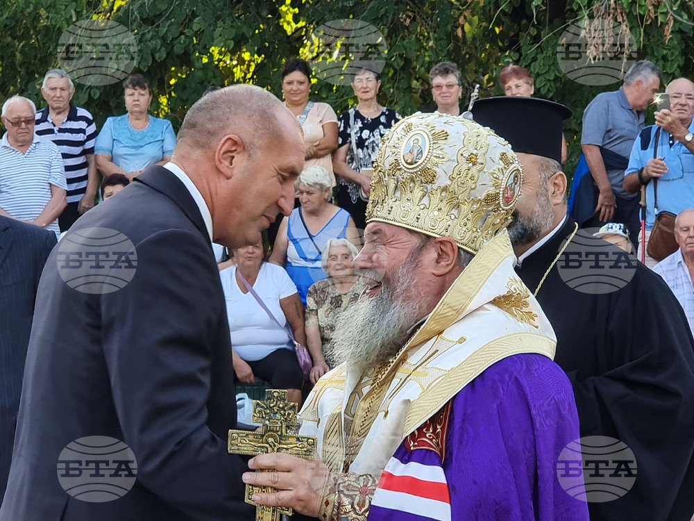 Полски Тръмбеш - Великотърновски митрополит Григорий - служба