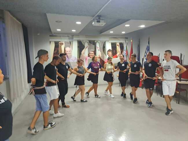 Танцова формация „Луди-Млади“ от Атина откри новия танцов сезон