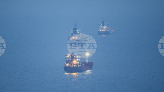 Танкер със слънчогледово олио, плаващ под руски флаг, е бил атакуван в Черно море близо до турския град Синоп 