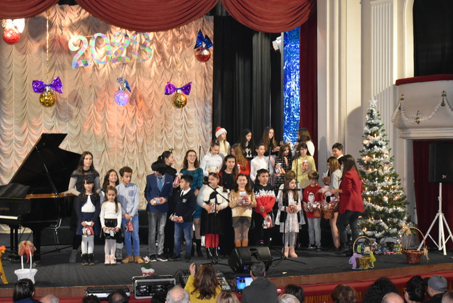 Община Ловеч: Коледен концерт на "Пееща дъга" и Музикалната школа при Ловчанско читалище