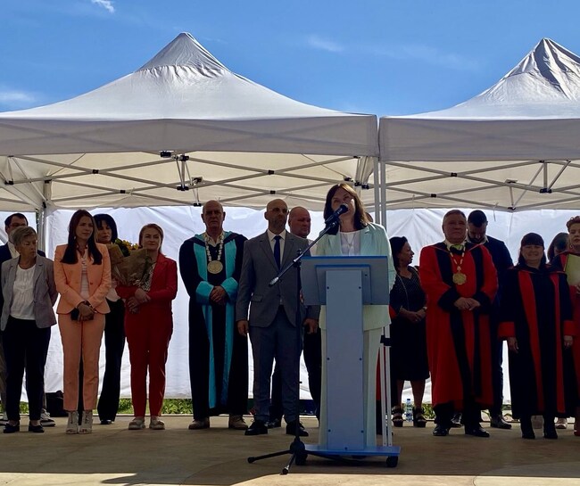 Зам.-кметът Надежда Чакърова: Учете се добре, реализирайте се успешно и останете в нашия град