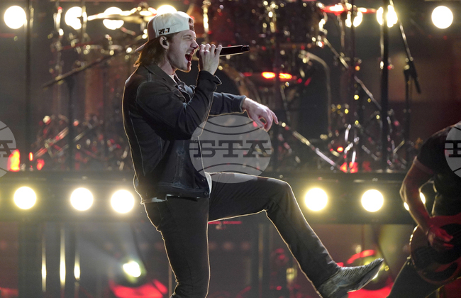 Морган Уолън е начело на класацията на "Билборд" за албуми за десета седмица