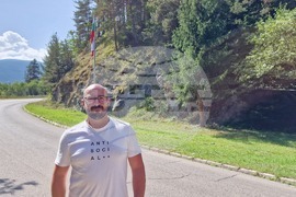 Село Бели Искър - национален флаг