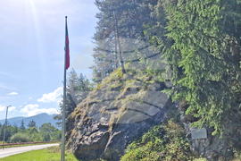 Село Бели Искър - национален флаг