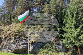 Село Бели Искър - национален флаг