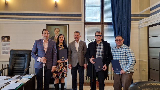 Министър Георги Тодоров се срещна с хора в неравностойно положение, помагали за разработването на по-достъпни интернет сайтове на институции