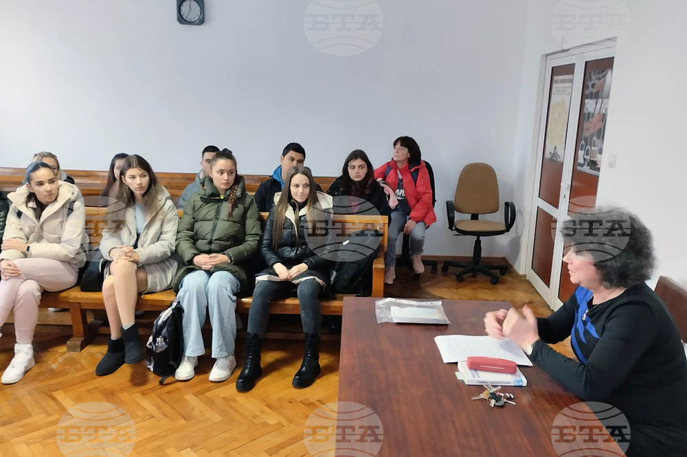 Ученици от езикова гимназия посетиха Съдебната палата в Монтана и слушаха лекция от прокурор