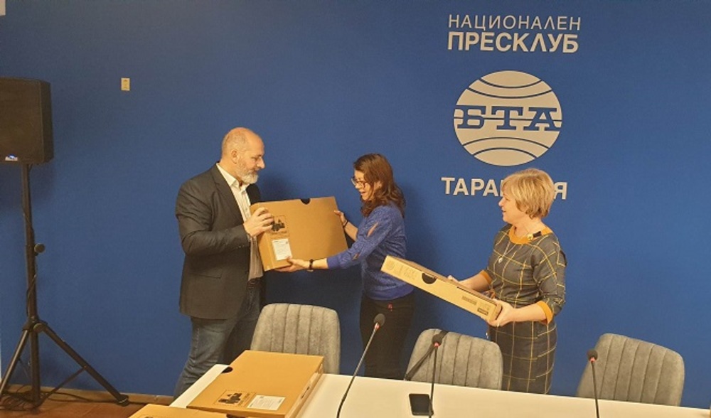 Учителки, преподаващи български език в детски градини в Тараклия, получиха лаптопи