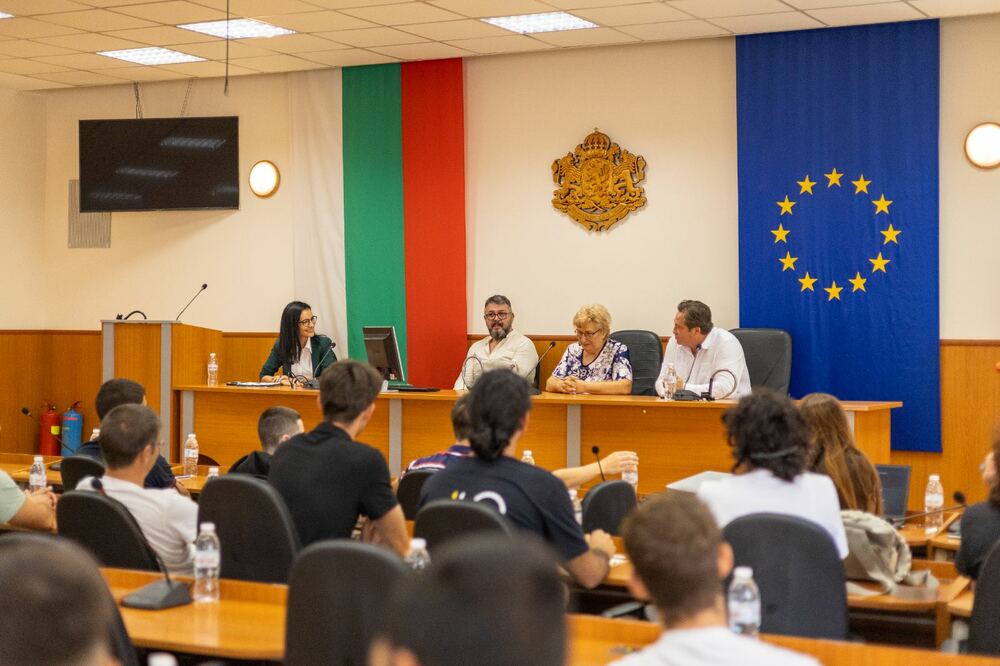 Българската федерация по фехтовка проведе съдийски семинар на рапира в Пазарджик