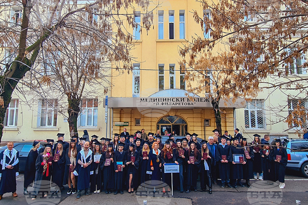 Дипломираха се 229 възпитаници на Медицинския колеж "Йорданка Филаретова" към МУ-София