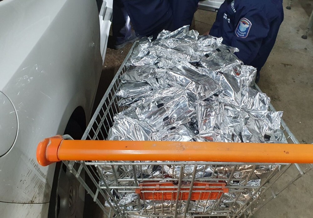 Агенция „Митници“: Контрабанден тютюн за наргиле на стойност над 53 000 лева задържаха митническите служители на МП Капитан Андреево