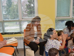 Кметът на Ловеч с подаръци при децата от ясла „Шарено петле”  и ДГ  „Зора“