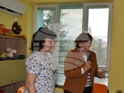 Кметът на Ловеч с подаръци при децата от ясла „Шарено петле”  и ДГ  „Зора“