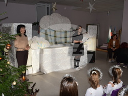 Кметът на Ловеч с подаръци при децата от ясла „Шарено петле”  и ДГ  „Зора“