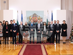 Държавният глава Румен Радев отличи с орден „Мадарски конник“ първа степен посланика на Република Гърция у нас Димитриос Хронопулос