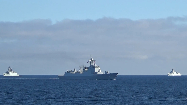 Руски и китайски бойни кораби се срещнаха в Японско море за съвместни стратегически учения, част от по-широки руски маневри