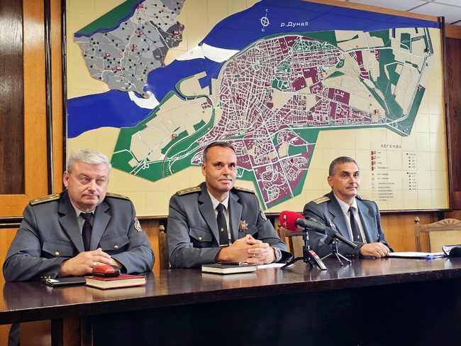 Двоен ръст на пожарите в сухи треви и стърнища отчетоха за първите девет месеца русенските огнеборци