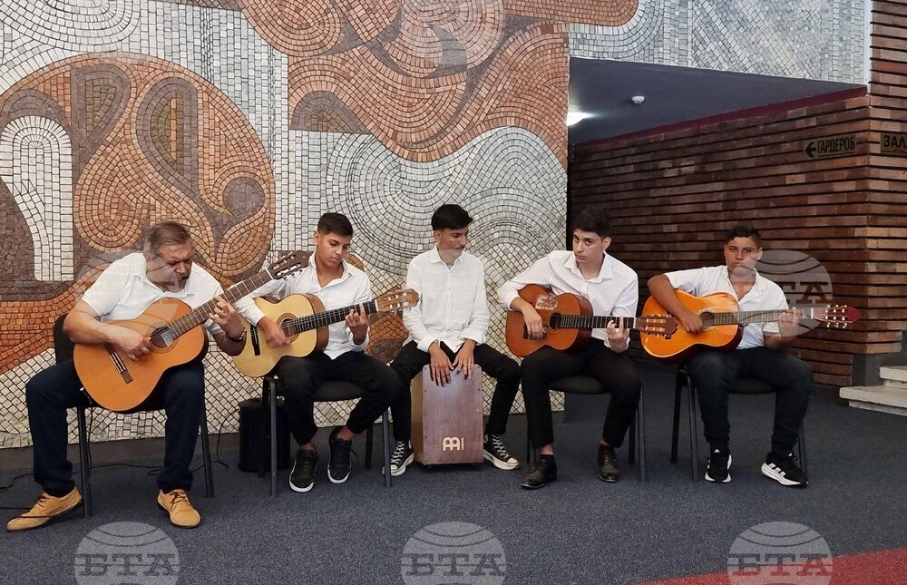 Сливен - „Музиката вместо улицата" - книга - представяне