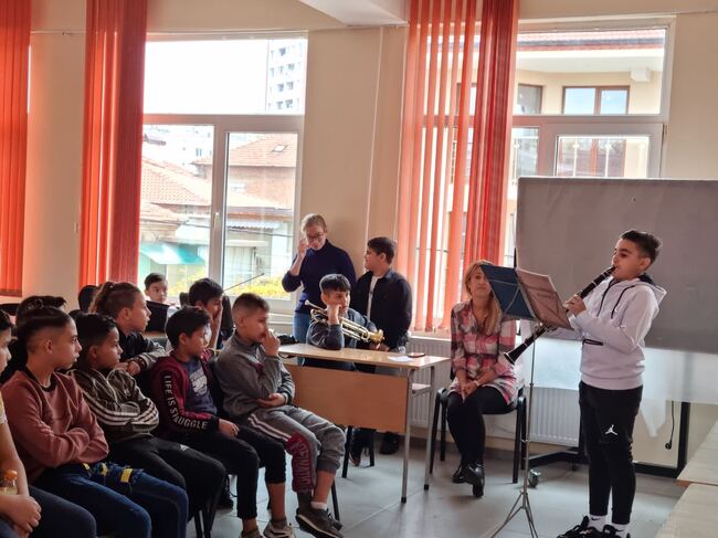 Община Сливен: Дарованията от „Музиката вместо улицата“ изнесоха над 30 концерта в детски градини и училища с подкрепата на Общината и МК