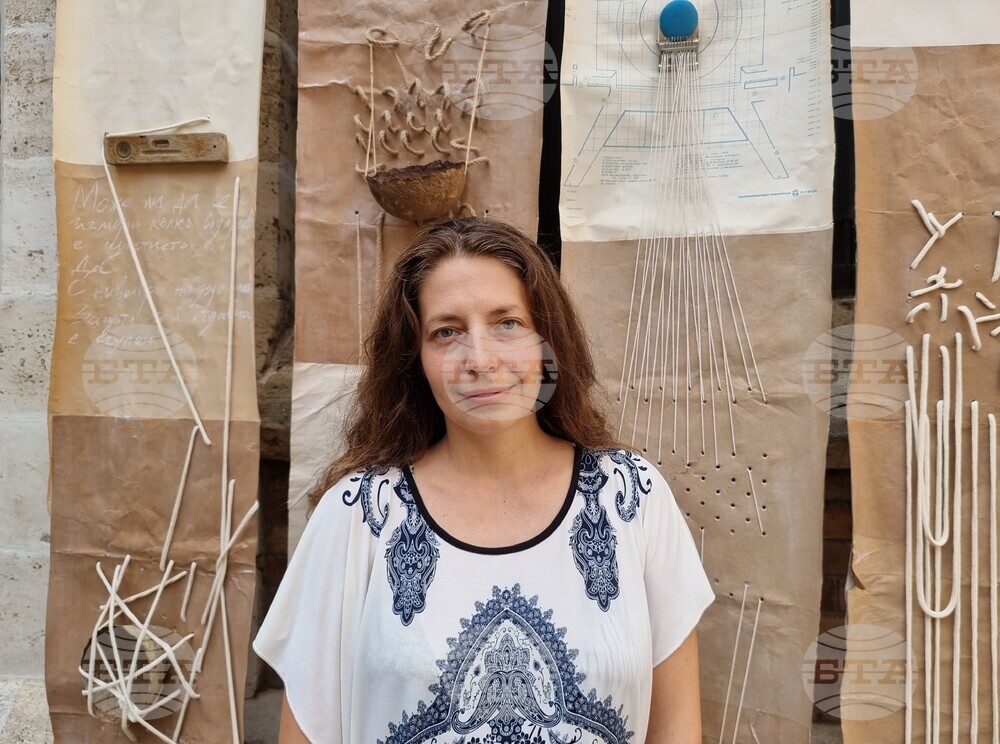 Варна - Огняна Серафимова - „Време-пространствени полета“ - изложба