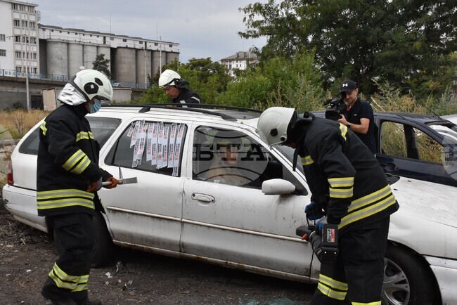 Хасково - пожарникари - катастрофи - демонстрация