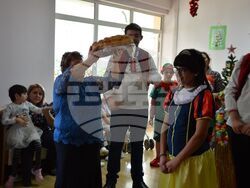 Кметът Илко Стоянов бе гост на коледни тържества в Дневен център за деца с увреждания и Дневен център за пълнолетни лица с увреждания “Зорница”