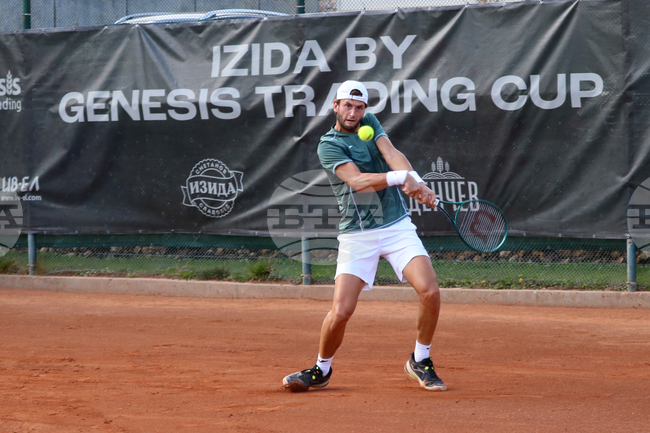 Димитър Кузманов загуби от германеца Том Генч във втория кръг на тенис турнира в испанския град Вийена