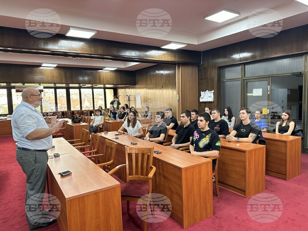 Младежи обсъдиха с кмета Пенчо Милков идеи за развитието на Русе