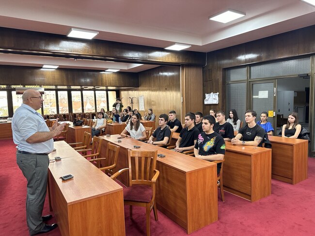 Младежи обсъдиха с кмета Пенчо Милков идеи за развитието на Русе