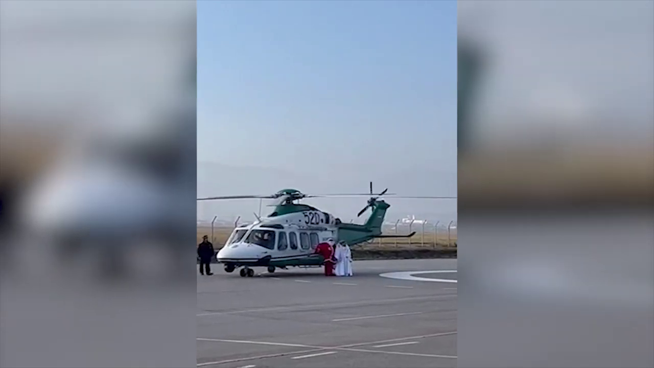 Дядо Коледа пристигна с хеликоптер на Гранична полиция