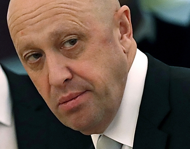 Евгений Пригожин трупа все повече популярност и влияние. Става ли обаче руският олигарх все по-неудобен за Кремъл?