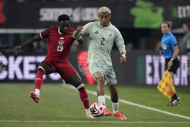 Защитник на Борнемут преминава под наем в Селтик