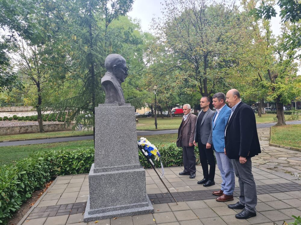 Община Момчилград: 102-годишнината от рождението на Нури Адалъ беше отбелязана в Момчилград