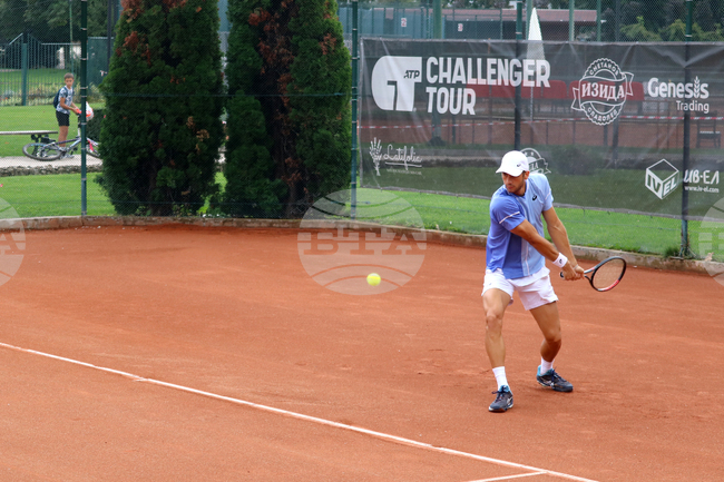 Донски се класира за полуфинал на двойки на турнир по тенис от сериите "Чалънджър" в Руанда