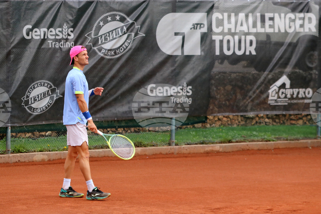 Александър Донски преодоля първия кръг на двойки на турнир по тенис в Брюксел