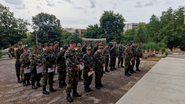 В Сухопътните войски започна обучение на резервисти за изпълнение на срочна служба в доброволния резерв