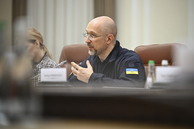 След сключването на споразумение за суровините Украйна и САЩ ще започнат работа по договор за фонд за възстановяване, каза Киев