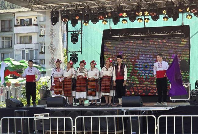 Община Ловеч: Самодейците от читалището в Лисец със златен и бронзов медал от фолклорен фестивал в Неделино