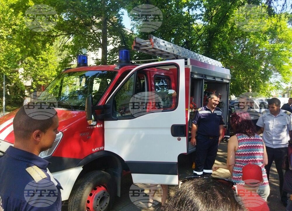 С демонстрации на сили и техника пожарната служба в Ямбол отбелязва професионалния си празник